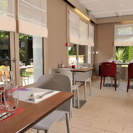 Hotel Campanile 3*